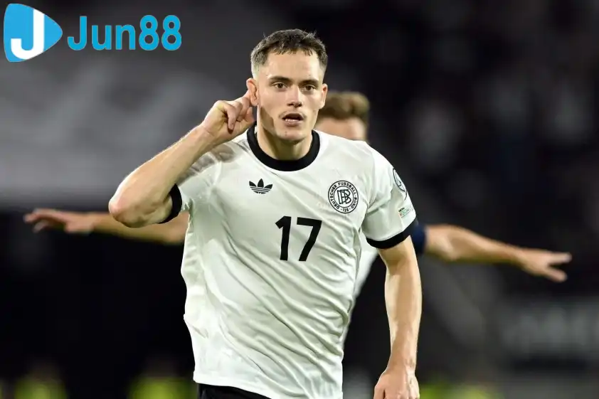 Bom tấn Florian Wirtz đang tập trung cùng ĐTQG Đức (Ảnh: Kicker)