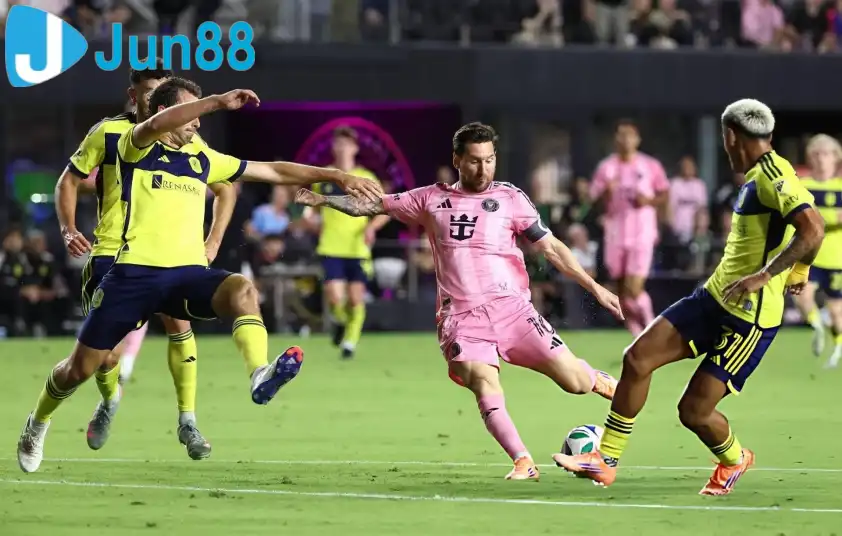 Messi mở tỷ số cho Inter Miami sau pha dứt điểm hiểm hóc từ ngoài vòng cấm Messi mở tỷ số cho Inter Miami sau pha dứt điểm hiểm hóc từ ngoài vòng cấm