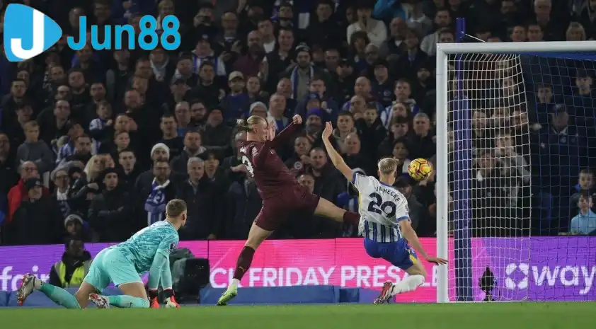 Tiền đạo người Na Uy đang hướng tới cột mốc 100 bàn thắng tại Ngoại hạng Anh (Ảnh: CLB)