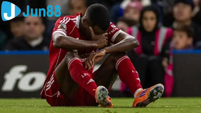 Isak đang gặp muôn vàn khó khăn tại Liverpool (Ảnh: SportBible) Isak đang gặp muôn vàn khó khăn tại Liverpool (Ảnh: SportBible)